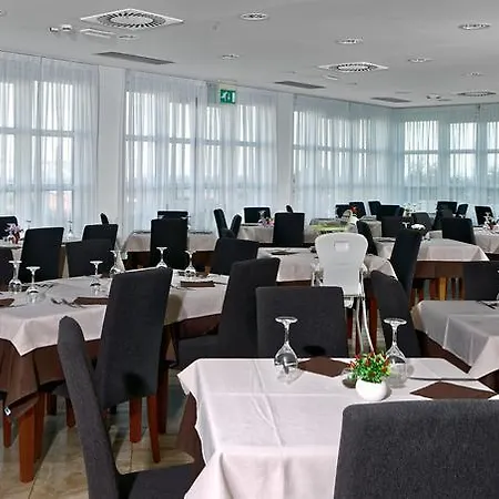 Üdülőközpont Santa Monica 4*