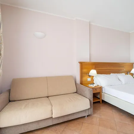 Resort Santa Monica 4*