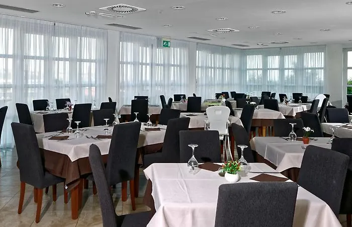 Üdülőközpont Santa Monica 4*